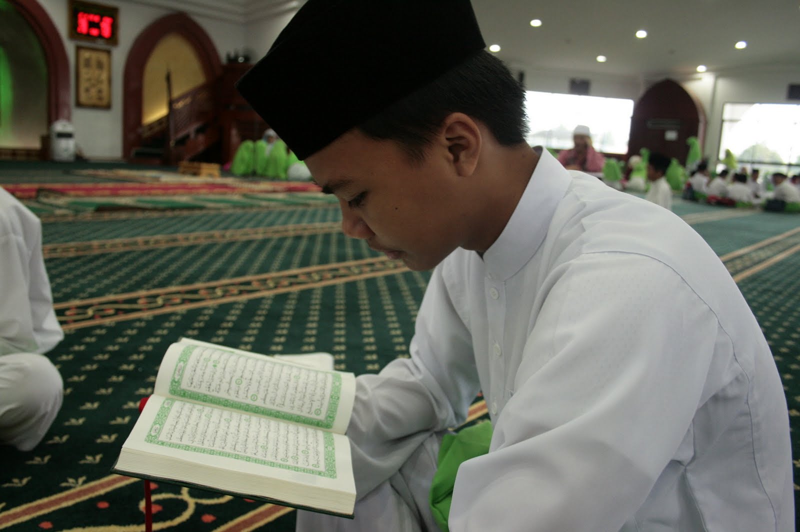 MENGENALI AL-HIRA
